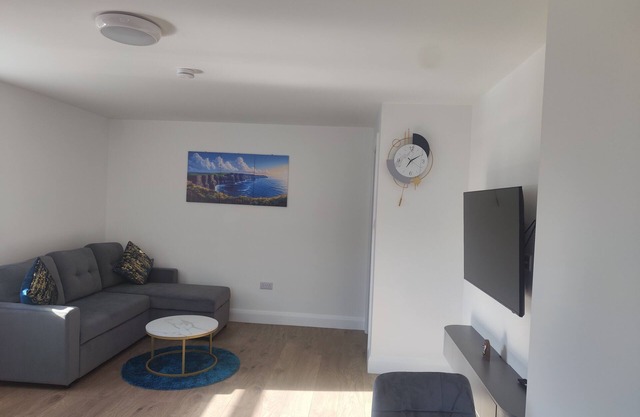 Super king size bed apartment nAran View Holiday Homes house n3