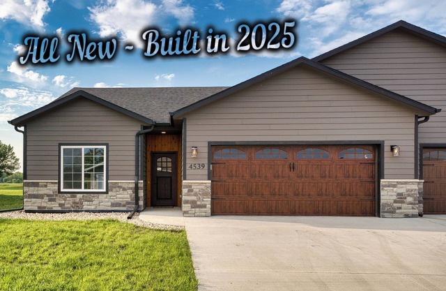 Super New, Super Clean, Entire Home In Sioux Falls. Why Stay ln A Motel