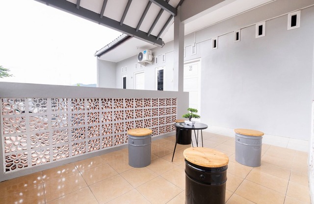 Super OYO 2727 Nareswari Guest House Syariah