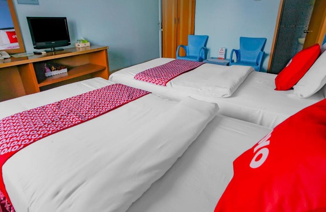 Super OYO 90072 Apri Inn Syariah