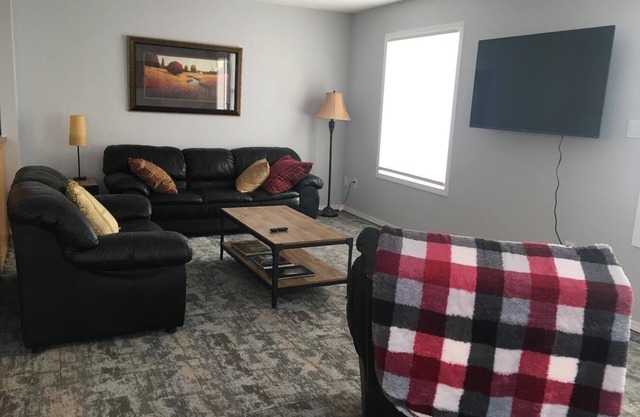 Super South Side Apt. #3 - Close to Costco & College