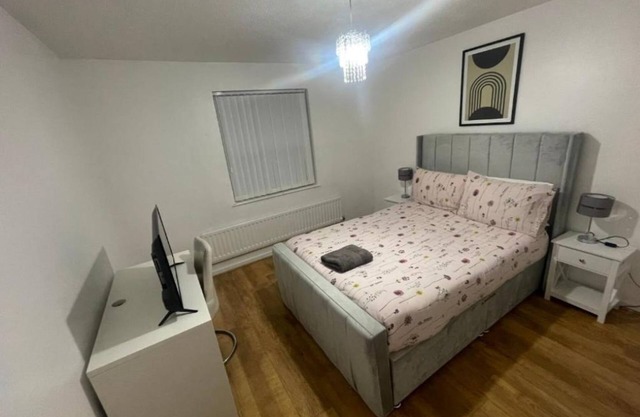 Superb 2 bedroom apartment with Garden and Lawn in London