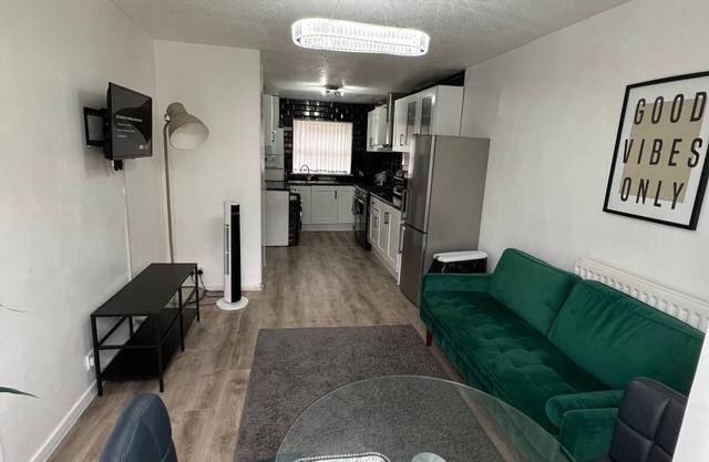 Superb 4-bedroom apartment with Garden and Lawn