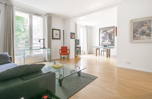 Superb 47 m2 studio in Neuilly sur Seine near La Défense business district