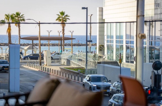 Superb Beach Apartment next to Kampinski