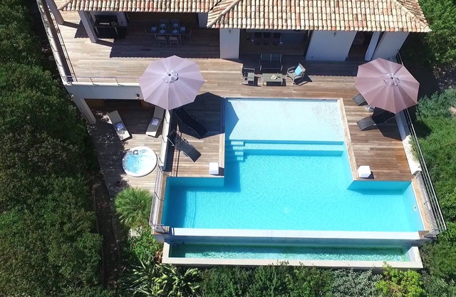 Superb high standing villa Pinarellu