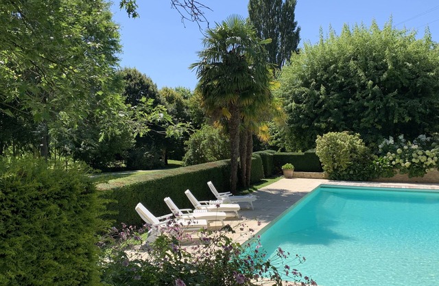 Superb mansion with swimming pool and tennis in an exceptional setting