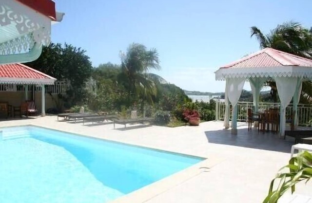 Superb Owner's Villa in Le Robert 240m2