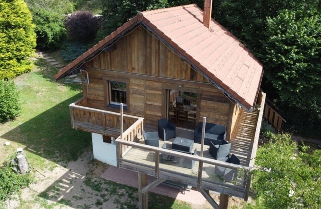 Superb quiet wooden chalet with sauna, WIFI, southern exposure