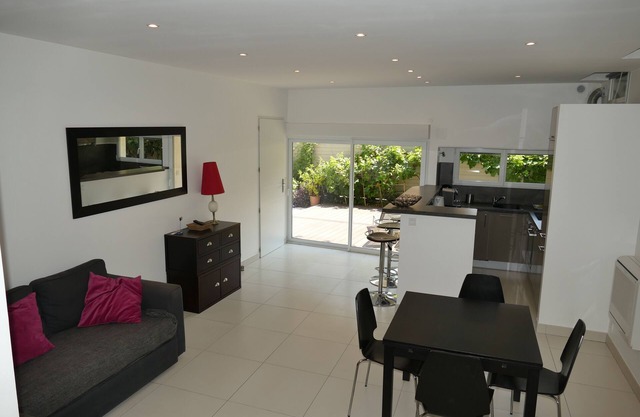 Superb T2 Cassis, facing south, at the bottom of the villa 2-4 people