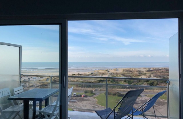SUPERB VIEW OF THE SEA, the estuary and the dunes, on the 8th floor, well-placed