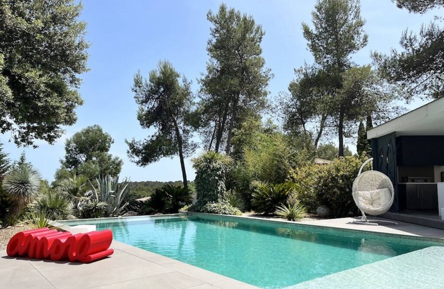 Superb villa with swimming pool, spa, games room, gym,