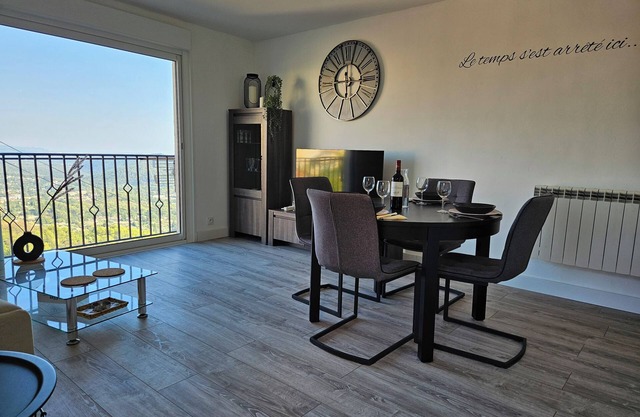 Superbe Appartement Neuf, 4 Couchages, Jardin et vue Mer, au Cœur du Village !