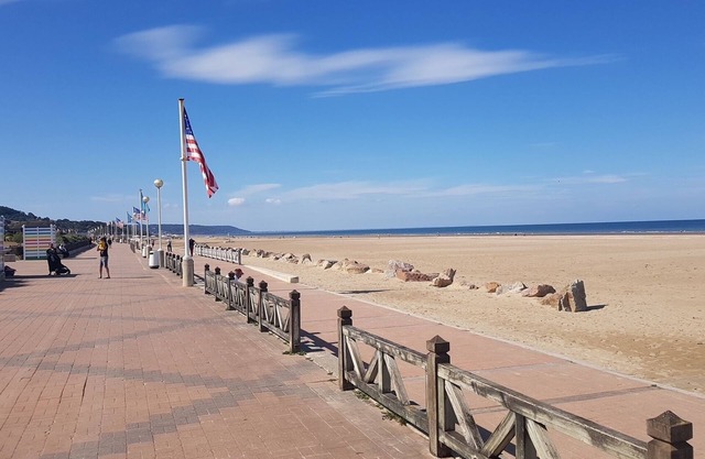 Superbe Appartement Ensoleillé, Première Ligne Plage