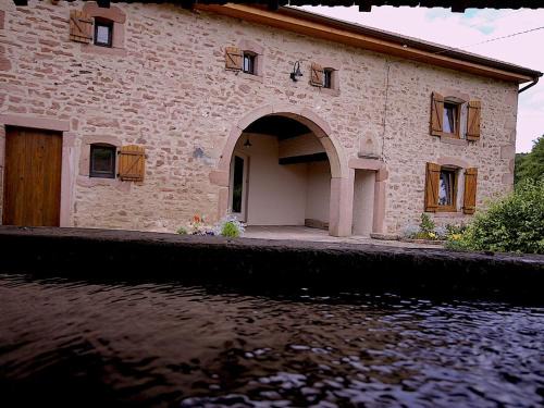 Superbe Ferme Rénovée avec Cheminée, Wifi, et Jeux Extérieurs près de Gérardmer et Épinal - FR-1-589-28