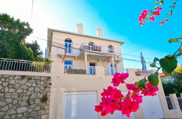 SUPERBE MAISON 6 ch, 4 sdb, terrasses et billard