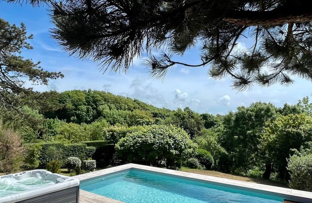 Superbe Maison Avec Piscine et Jacuzzi Dans les Dunes