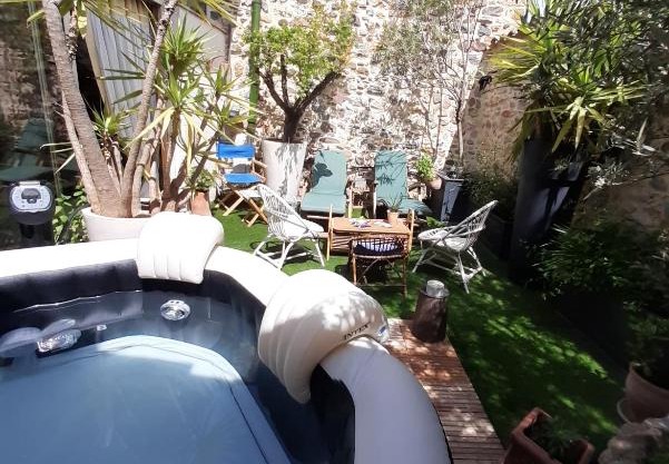 Superbe maison de village, terrasse tropézienne et son jacuzzi