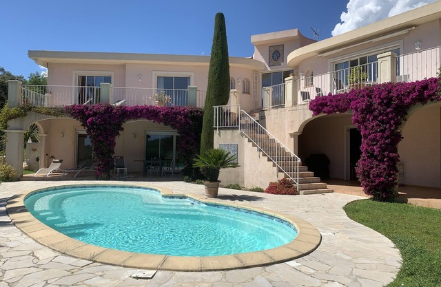 Superbe Villa Avec Piscine, Exposée Plein sud Avec vue Imprenable