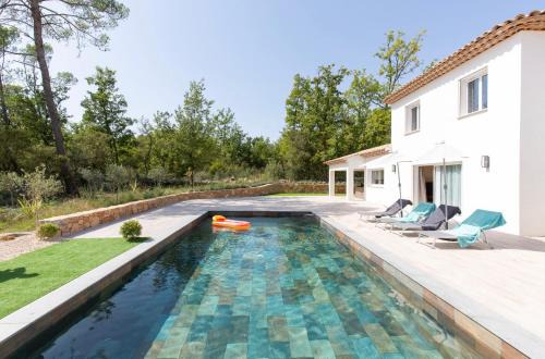Superbe Villa Seillans LA GRANDE BASTIDE avec piscine, jardin, climatisation et salle de sport