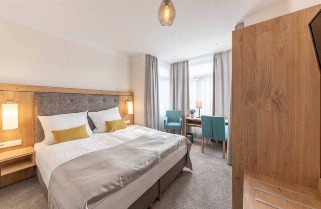 Superior double room 13 (top floor right) - 24/7 self-check-in, 14008