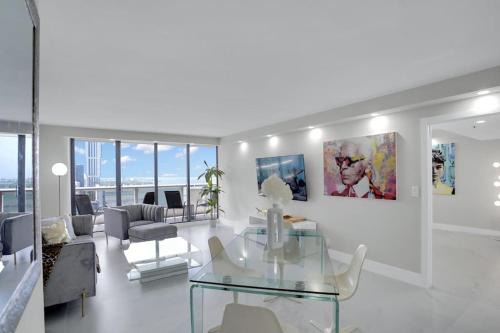 Superstar! Penthouse with Water and Park Views!