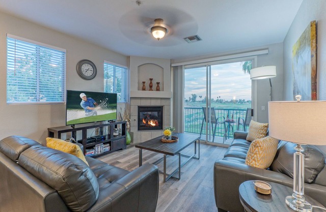 Superstition Lakes Condo, A+ Golf View, Comm Htd POOL & SPA; Walk to Mall & Theater