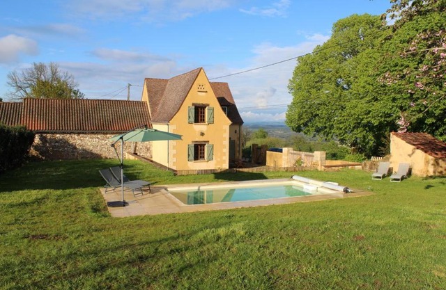 'Sur la colline'/ piscine chauffée, près de Sarlat