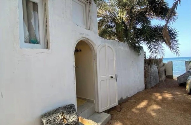 Surf Cabin - sea front getaway