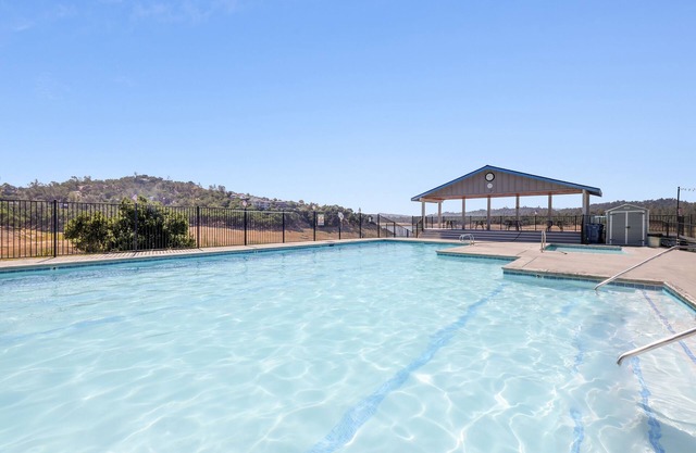 Surf Shack- Exclusive Lakefront 5bd w/Boat Slip