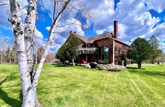 Sweet 3bd/2bath condo, beach access on Rangeley Lake, close to town & Saddleback
