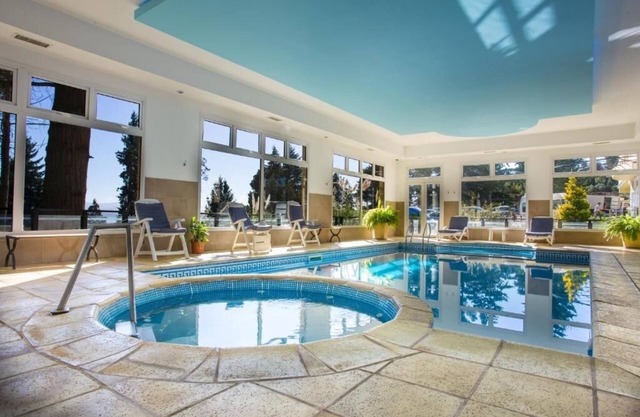 Sweet Escape in Spacious Room with Scenic Garden Views - with Pool and Hot Tub