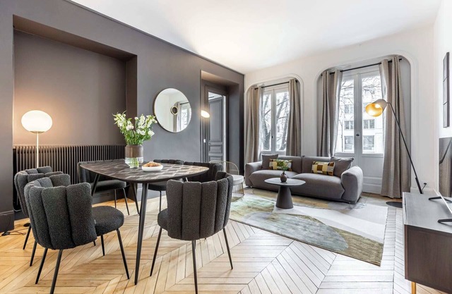 Sweett | Wagram Suite IV