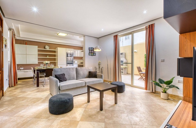Swieqi 3 bedroom with Patio