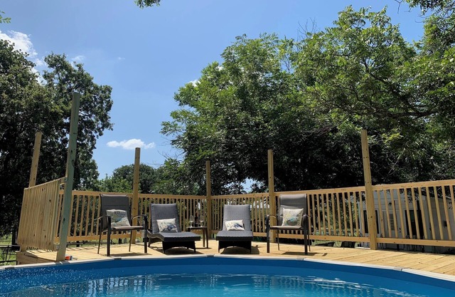 Swimming Pool, Hot Tub, Sauna, Pickleball, Game Room, Poker Room, BBQ, Longhorns