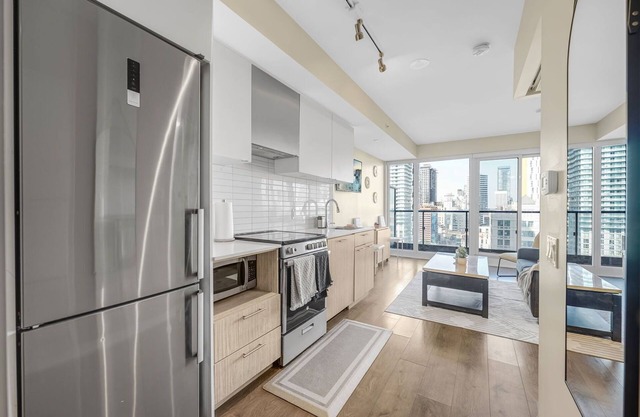 T Dot Views & Cozy 2BR Stay