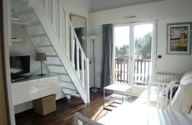 T1+mezz 4/5 pers, center, 50m from the cable cars, superb view, terrace, classified 3*.