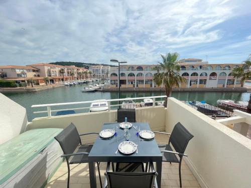 T2 avec loggia vitrée, terrasse, parking à Sète - FR-1-338-589