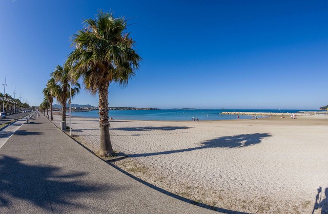 T2 Bord de mer Sanary/les Lones