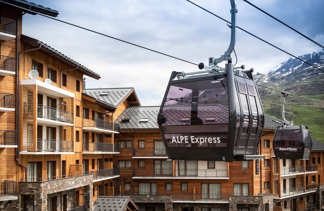 T2 + Cabine | Ski aux pieds! Spa Inclus