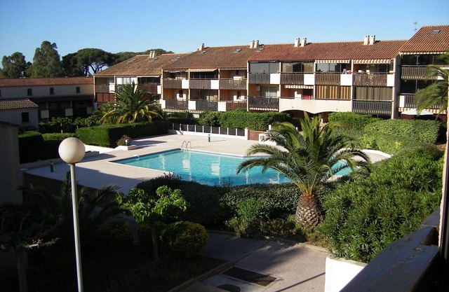 T2 in residence with swimming pool near sea and trade tamaris la Seyne sur mer