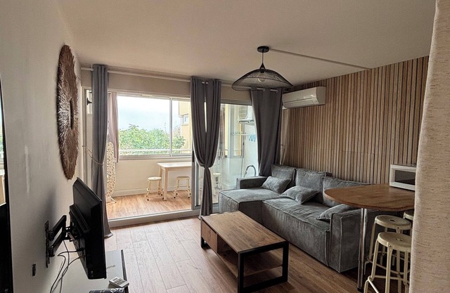 T2, loggia, private parking 20m from beach