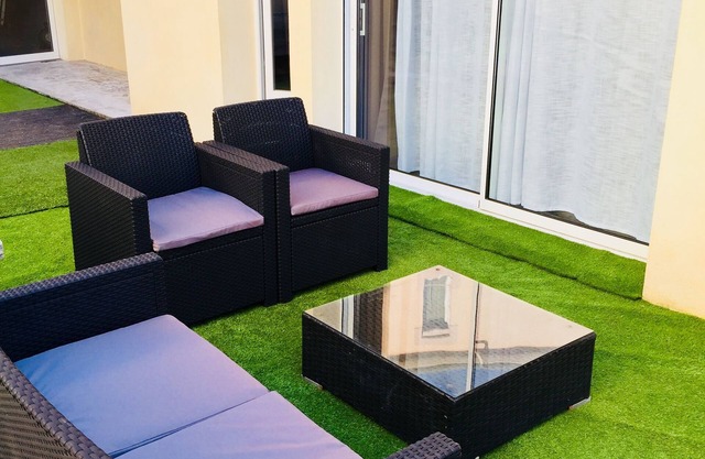 T2 LOURDES Sanctuary, sleeps 5, Parking ⭐