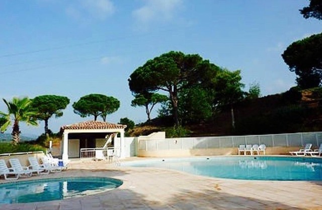T2 of 43m2, air-conditioned, internet, terrace full south without staircase