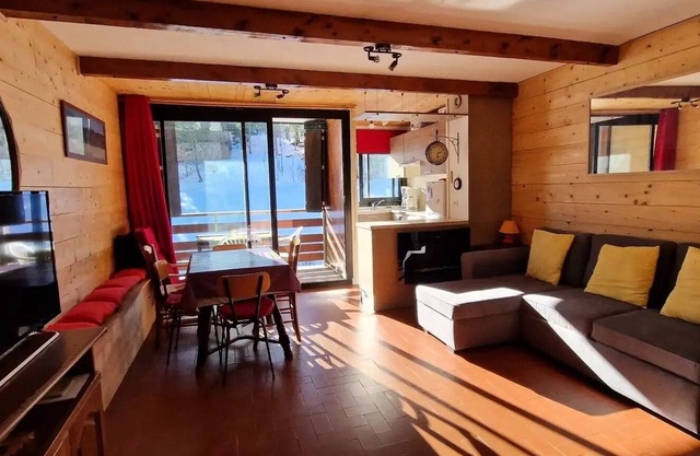 T2 Residenz der CBU gegenüber den Pisten