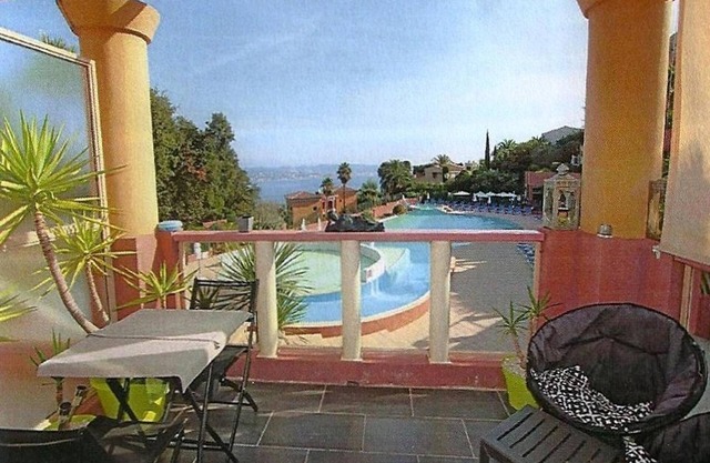 T2 Standing, Parking, panoramic sea views over Cannes bay 4 pers.