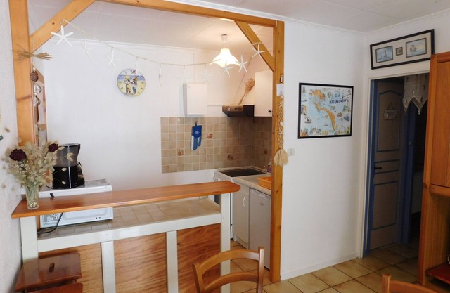 T2 with veranda and small courtyard Ground floor Plage des Becs