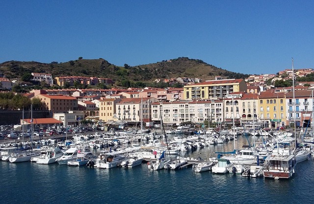 T3 apartment overlooking the port of Port-Vendres on the sea front, available