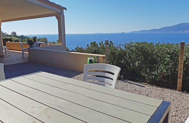 T3 of 68 m2 in Porticcio. Covered terrace 20 m2, small garden 50 m2. Walking distance to the beach.