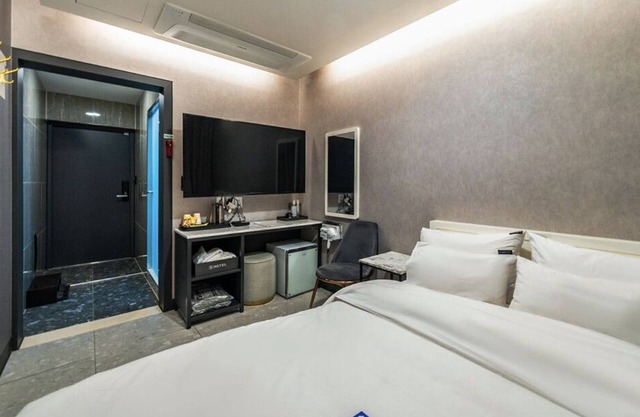 T7 HOTEL UNMANNED TEL EVERLAND BRANCH